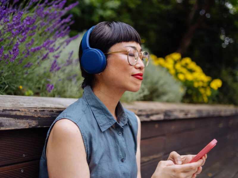 woman-headphones